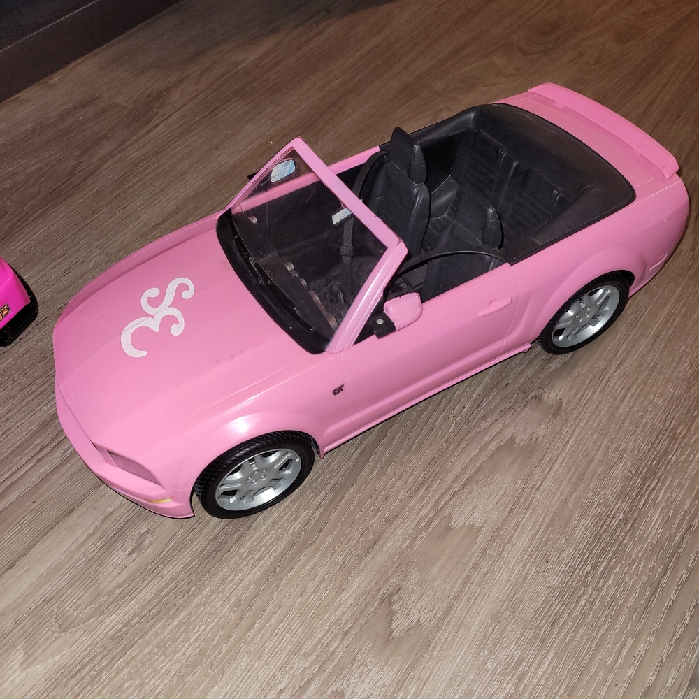 2005 Mattel Barbie High School Musical Sharpay Evans Pink Mustang GT Convertible